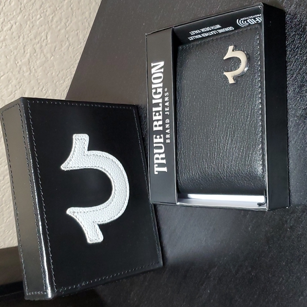 True Religion Bi-Fold Black Leather wallet with desk valet